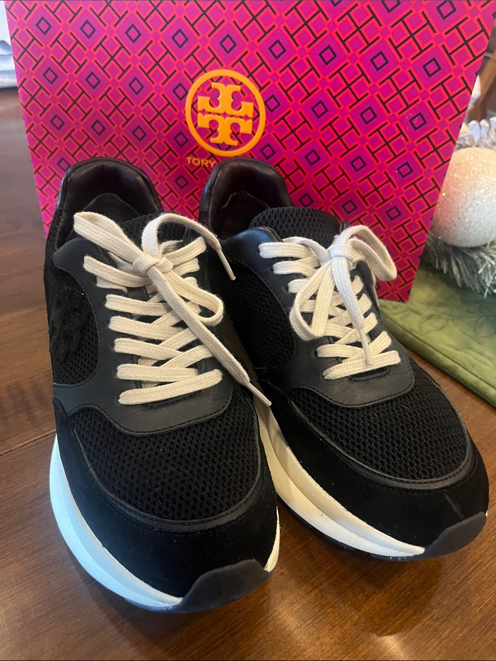 Tory Burch Kick Trainer Sneakers EUC 9